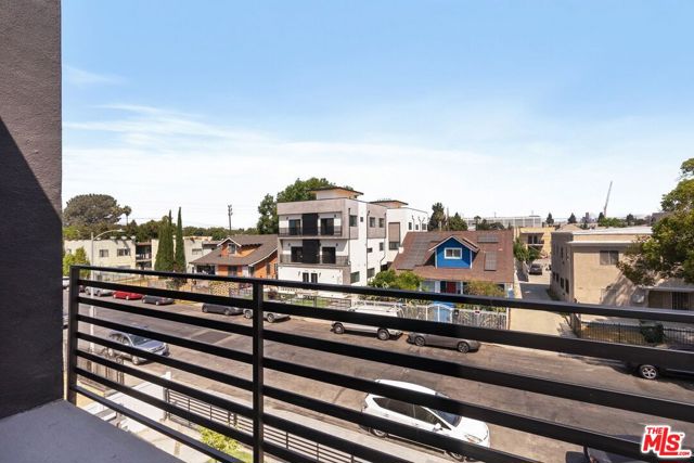 714 W 41st Place, Los Angeles CA: https://media.crmls.org/mediaz/f7e59228-95f5-4fd9-a632-1a29d411dd32.jpg