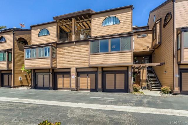 4014 Aguila Street, Carlsbad CA: https://media.crmls.org/mediaz/f7e62df1-5488-469c-bb10-031d586c1b0b.jpg