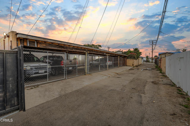 136 N Garfield Avenue, Oxnard CA: https://media.crmls.org/mediaz/f7e68de1-068f-405c-bc7a-24268c289ebc.jpg