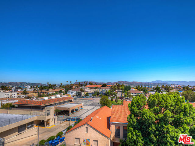 338 N Mariposa Avenue, Los Angeles CA: https://media.crmls.org/mediaz/f7e79a62-a47b-4b0e-a520-0c6313185a1a.jpg