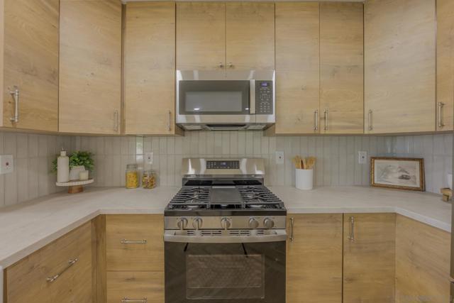 10805 Eberly Ct, San Diego CA: https://media.crmls.org/mediaz/f7e7d5dc-e2f6-452f-80a0-85e00246fe55.jpg