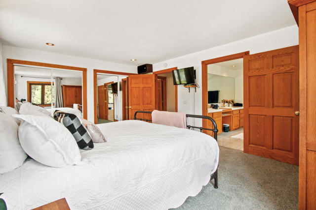 43630 Rainbow Lane, Angelus Oaks CA: https://media.crmls.org/mediaz/f7e8864c-d14f-4a6d-95f6-b21a517ab039.jpg