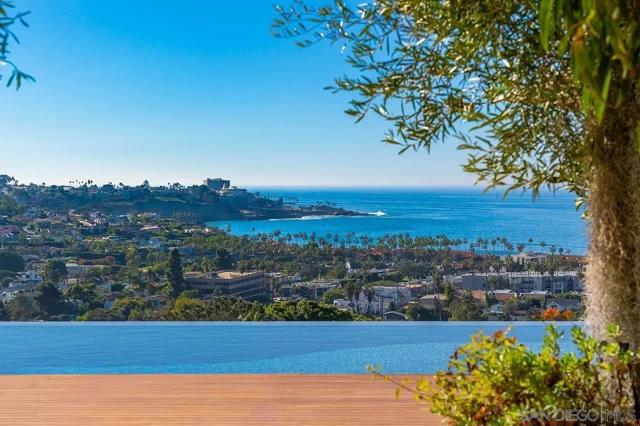 2585 Calle Del Oro, La Jolla CA: https://media.crmls.org/mediaz/f7e88d1b-6e3a-4930-b501-043f26798dd1.jpg