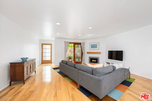 2016 Euclid Street, Santa Monica CA: https://media.crmls.org/mediaz/f7e8e4be-feaa-4d85-9a9c-de20991d074a.jpg