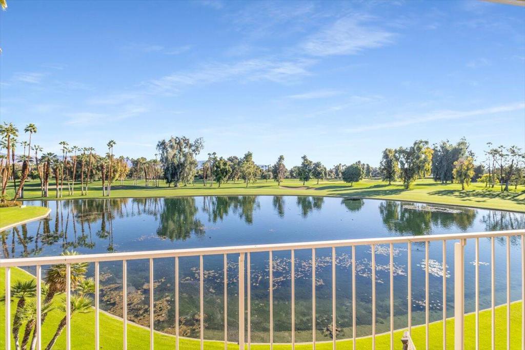 https://media.crmls.org/mediaz/f7e93c2b-abeb-426b-9132-d03ca243aefe.jpg?preset=X-Large