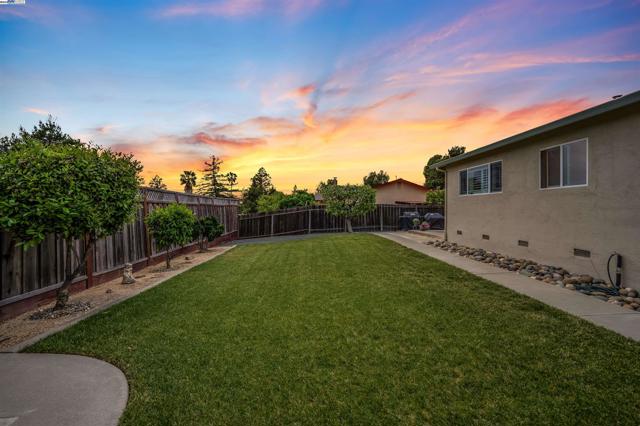 2845 Briarwood Dr, Livermore CA: https://media.crmls.org/mediaz/f7e945c2-8746-4a42-9c23-e601b377ce73.jpg