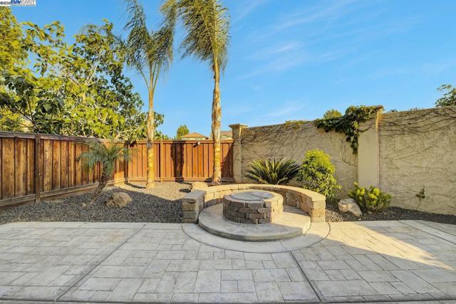 269 Alta St, Brentwood CA: https://media.crmls.org/mediaz/f7e95a52-d1ea-436d-ae12-97c931ff39d0.jpg