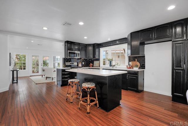 Detail Gallery Image 9 of 36 For 1583 Avenida De Los Lirios, Encinitas,  CA 92024 - 4 Beds | 3 Baths