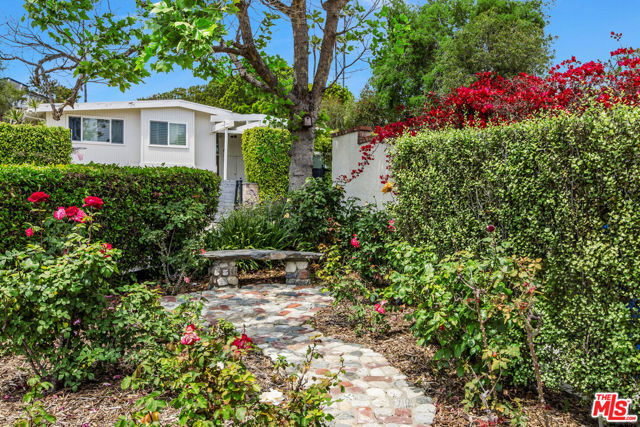 2124 Eric Drive, Los Angeles CA: https://media.crmls.org/mediaz/f7e9c2f6-7d1b-415b-9430-56872f3e4c29.jpg