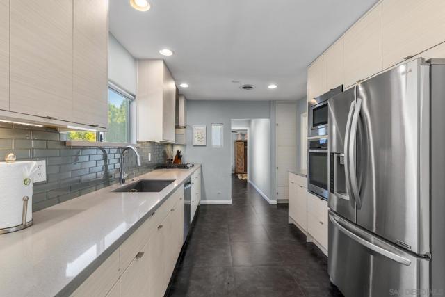 133 W San Carlos Road, Palm Springs CA: https://media.crmls.org/mediaz/f7ea3b3b-9ce9-41f5-8c6a-6c431fa303b9.jpg