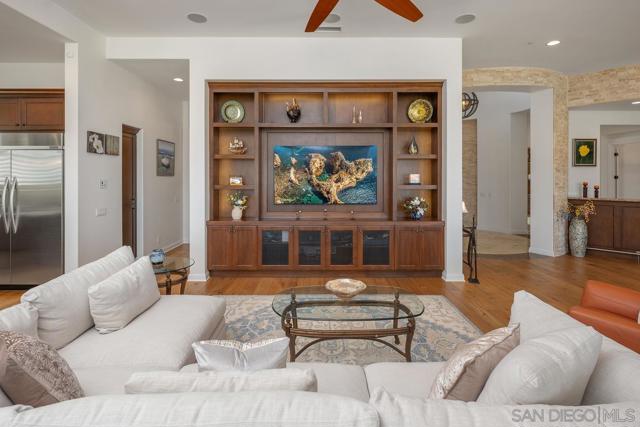 15674 Via Santa Pradera, San Diego CA: https://media.crmls.org/mediaz/f7eadc36-541b-4033-aaff-ed2aabc3a729.jpg