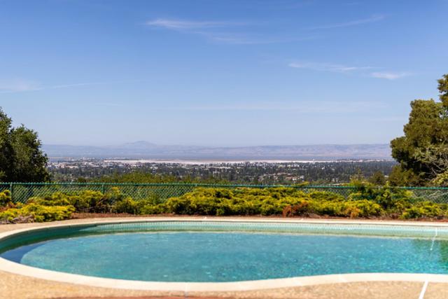 170 Hardwick Road, Woodside CA: https://media.crmls.org/mediaz/f7eb3013-4537-4e6a-8c8a-3fba0181d871.jpg