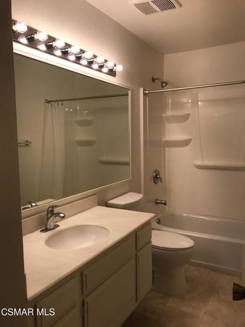 1917 Galway Lane, Newbury Park CA: https://media.crmls.org/mediaz/f7eb3a11-f2ac-4d69-8724-b6bca8181953.jpg