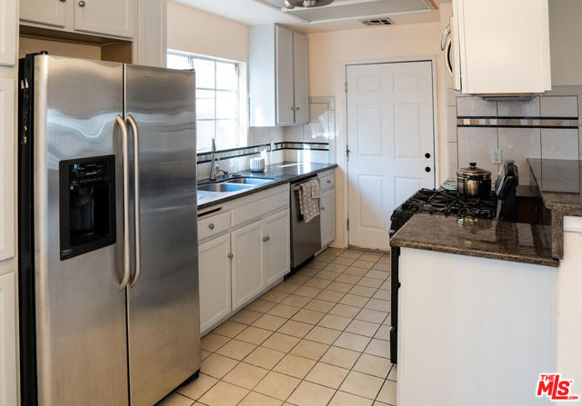18319 Hart Street, 13 photo 8