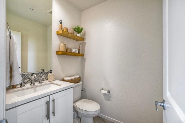 1201 Via Lucero, Oceanside CA: https://media.crmls.org/mediaz/f7ebe5eb-cdb9-41fb-9a95-1fb15cf744b7.jpg