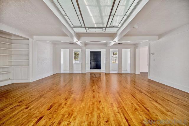 1312 3Rd St, Coronado CA: https://media.crmls.org/mediaz/f7ec4bba-86c6-47b7-85f2-246c19d1ba88.jpg