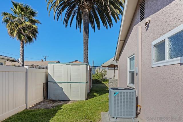 6289 Lake Arago Ave, San Diego CA: https://media.crmls.org/mediaz/f7ece259-9ec2-4ff6-a11b-3306c0db447f.jpg