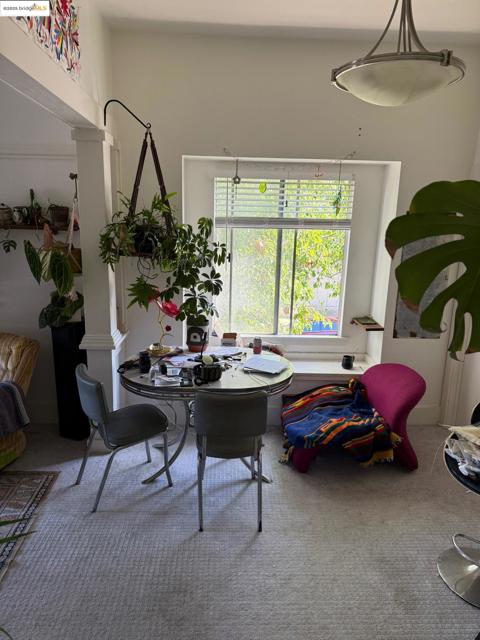 2542 Filbert St, Oakland CA: https://media.crmls.org/mediaz/f7ed6f40-3484-434b-8341-7ca5856a4808.jpg