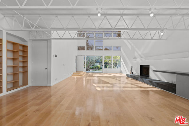 2153 Linnington Avenue, Los Angeles CA: https://media.crmls.org/mediaz/f7eda2e2-bb2e-44b6-8e0f-3e03a1851b7b.jpg