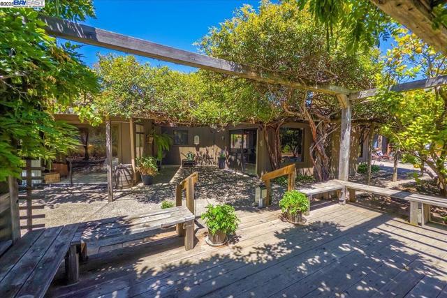 15335 Via Los Tulares, Carmel Valley CA: https://media.crmls.org/mediaz/f7edd86c-cff3-4dfd-9c47-d1323c786948.jpg