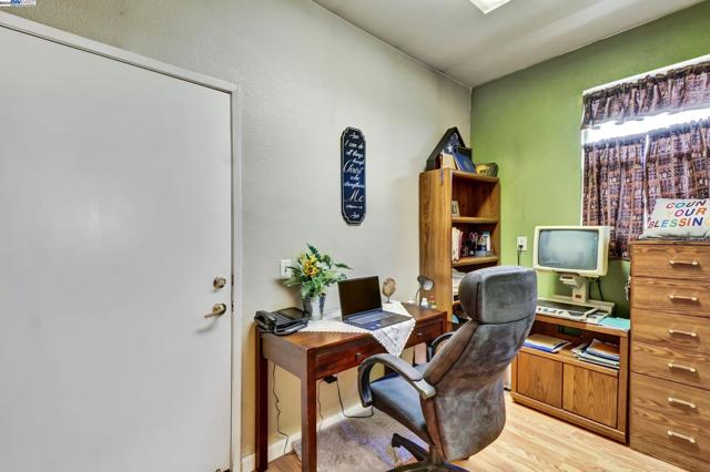 337 Upton Pyne Dr, Brentwood CA: https://media.crmls.org/mediaz/f7ee37f9-c05f-453d-8ae8-ddf6799e54c5.jpg