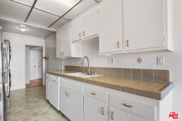 5950 Buckingham, 610 photo 22