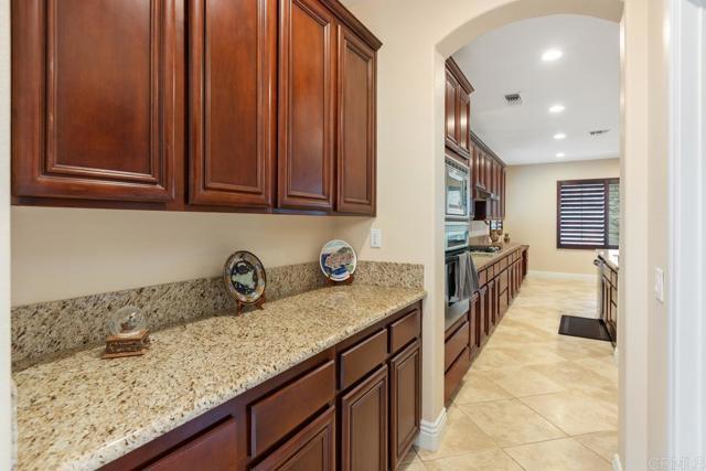 Detail Gallery Image 12 of 41 For 1402 Antioch Ave, Chula Vista,  CA 91913 - 5 Beds | 3/1 Baths