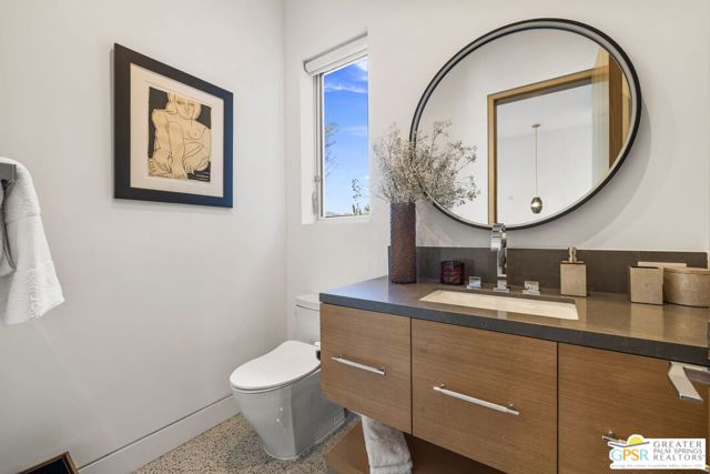 2381 Vista Palizada Drive, Palm Springs CA: https://media.crmls.org/mediaz/f7ef7804-00da-4adf-8819-7e6f2cd59128.jpg