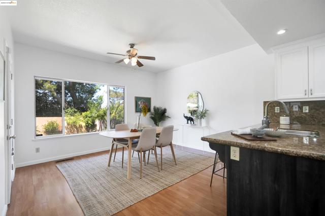 44765 Lynx Dr, Fremont CA: https://media.crmls.org/mediaz/f7f10dda-be75-4d6c-9c1e-0399864d55bf.jpg