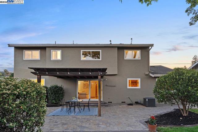 6649 Waverly Rd, Martinez CA: https://media.crmls.org/mediaz/f7f12b1e-d6ce-443c-ae1a-f2d56c090d85.jpg