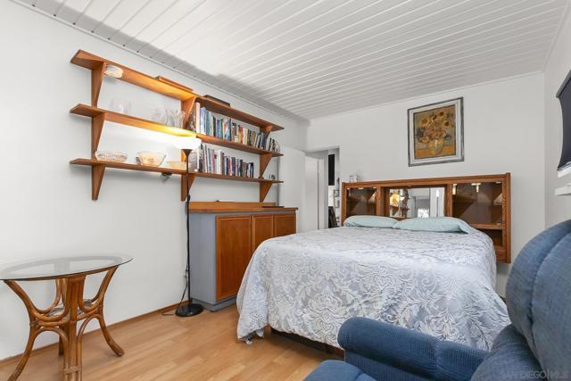 5038 40 W Point Loma Blvd, San Diego CA: https://media.crmls.org/mediaz/f7f157ca-4689-491c-840f-787a96f3ef9b.jpg