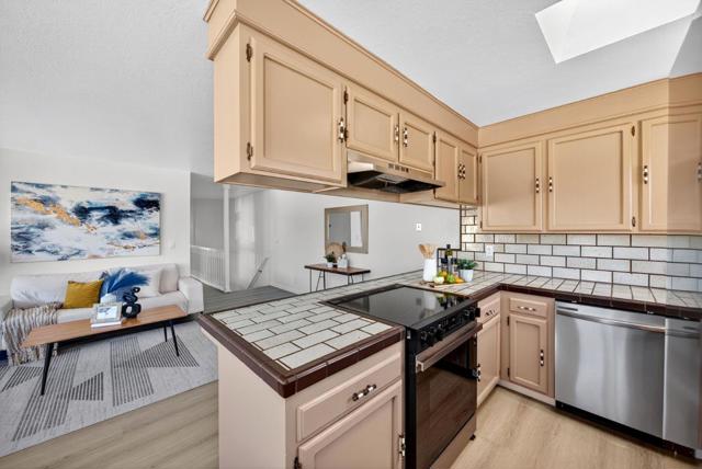 18848 Eisenhower Street, Salinas CA: https://media.crmls.org/mediaz/f7f165cf-3622-4638-8032-14d222bb0bd1.jpg