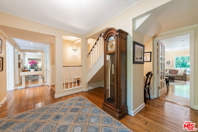 4722 Noeline Avenue, Encino CA: https://media.crmls.org/mediaz/f7f16e92-5b24-4607-9af8-477345440f4b.jpg
