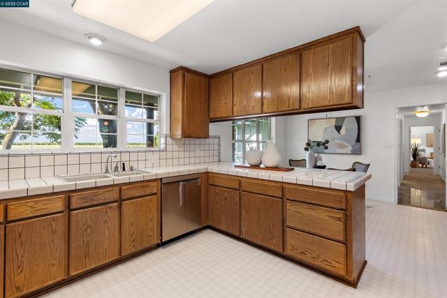 5435 Box R Ranch Rd, Vacaville CA: https://media.crmls.org/mediaz/f7f18caf-9670-4787-8c70-ec4a9f48485c.jpg