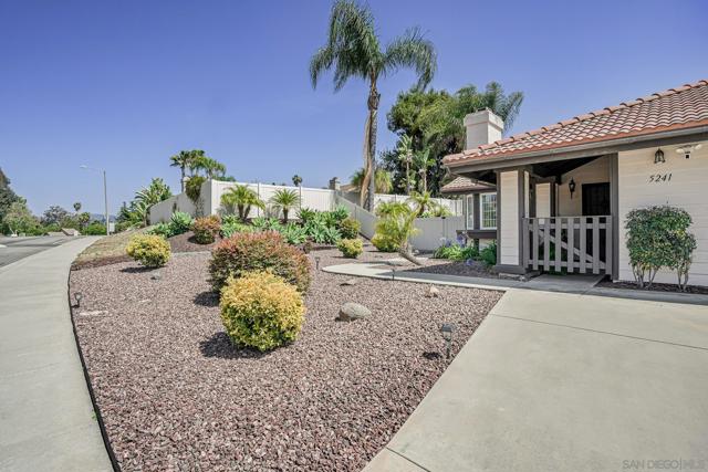 5241 Alamosa Park Dr, Oceanside CA: https://media.crmls.org/mediaz/f7f2a751-9148-4b32-a9ea-1f496b403057.jpg