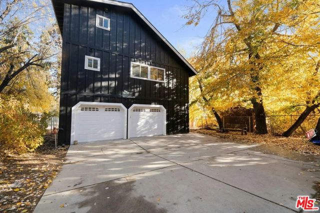 993 Cameron Drive, Big Bear CA: https://media.crmls.org/mediaz/f7f2c926-1eee-42e4-beed-e3f3138863b6.jpg