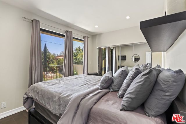 5940 Manola Way, Los Angeles CA: https://media.crmls.org/mediaz/f7f47bea-9f0c-4a0c-be36-15bbfcb6fba4.jpg