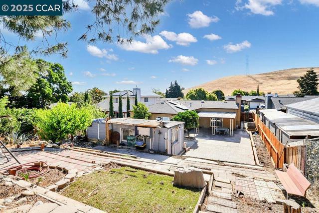 2256 CONCORD DR, Pittsburg CA: https://media.crmls.org/mediaz/f7f4bb53-c3a3-49bf-84e9-7c33a082f91c.jpg