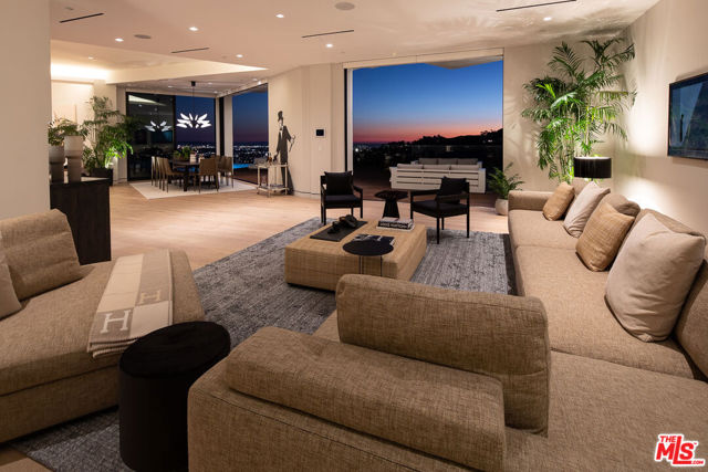 2371 Achilles Drive, Los Angeles CA: https://media.crmls.org/mediaz/f7f52436-2907-4b08-96b3-7e4968d48de0.jpg