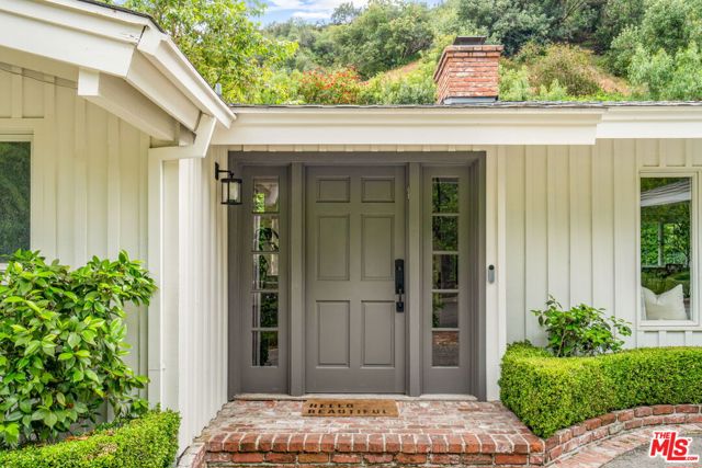 4071 Mandeville Canyon Road, Los Angeles CA: https://media.crmls.org/mediaz/f7f6656e-9079-45ca-93a5-bab3f4053414.jpg