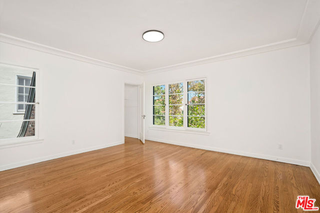 135 N Orange Drive, Los Angeles CA: https://media.crmls.org/mediaz/f7f67405-e30c-4bf6-ab14-6aa4089056a6.jpg