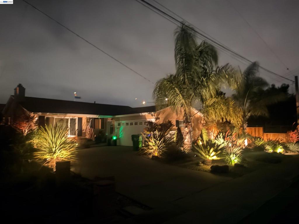 https://media.crmls.org/mediaz/f7f703c7-ecfa-4d1b-a432-0a4428c98801.jpg?preset=X-Large