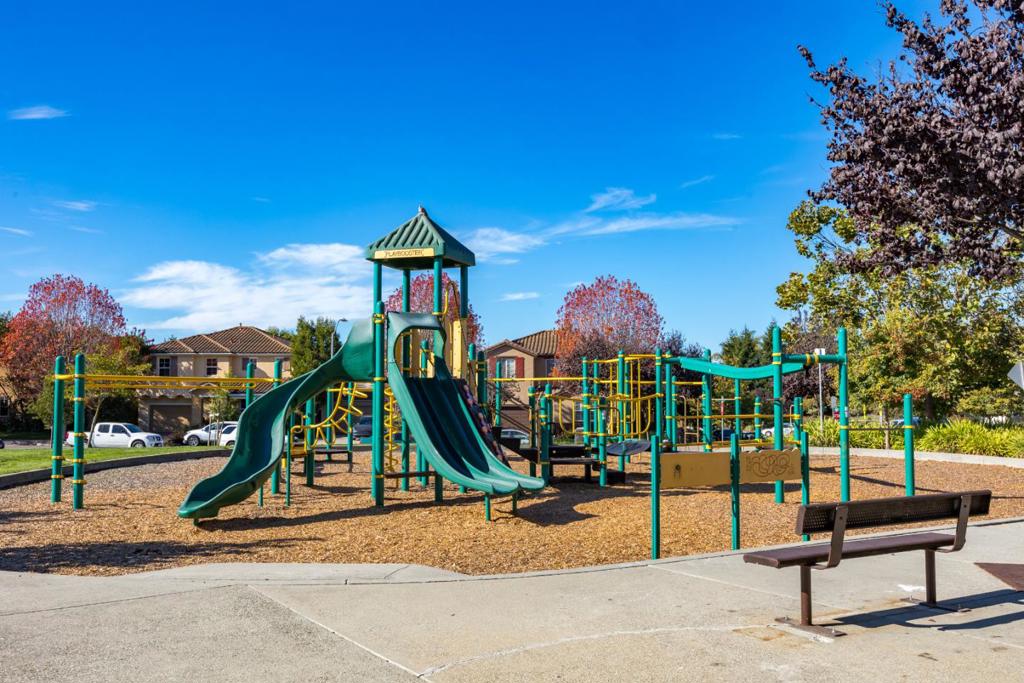 https://media.crmls.org/mediaz/f7f70429-d7bc-4996-9592-95284bef7f22.jpg?preset=X-Large