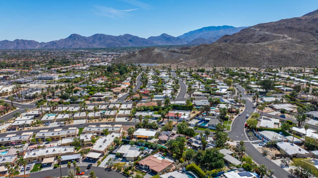 42602 Rancho Mirage Lane, Rancho Mirage CA: https://media.crmls.org/mediaz/f7f74dfa-29ef-444b-a384-7da7abcc0e9c.jpg