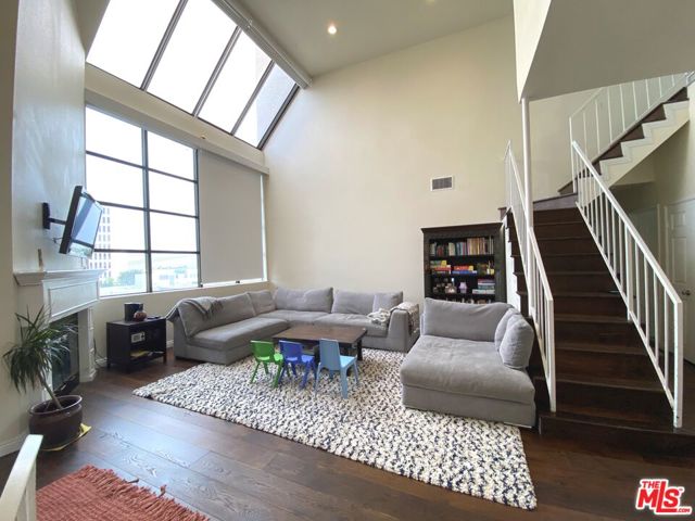 11636 Montana Ave #308, Los Angeles, CA 90049