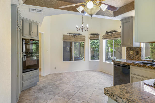 48509 ViA Encanto, La Quinta CA: https://media.crmls.org/mediaz/f7f8f649-cab9-4200-9ab7-7adefba699d4.jpg