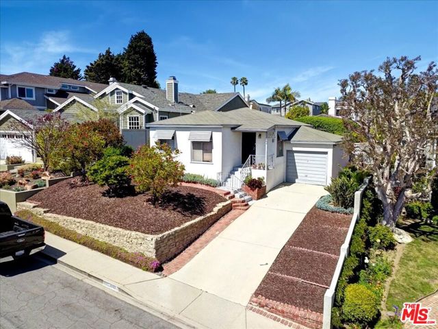 1643 GATES Avenue, Manhattan Beach, California 90266, 3 Bedrooms Bedrooms, ,1 BathroomBathrooms,Residential,Sold,GATES,22143250