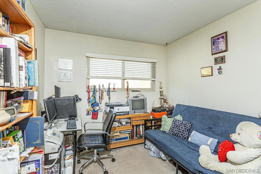 https://media.crmls.org/mediaz/f7f9a921-cb10-4c7f-8729-25bb58a404d3.jpg?preset=X-Large