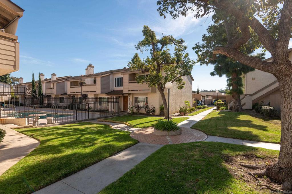 1727 Melrose Ave #33