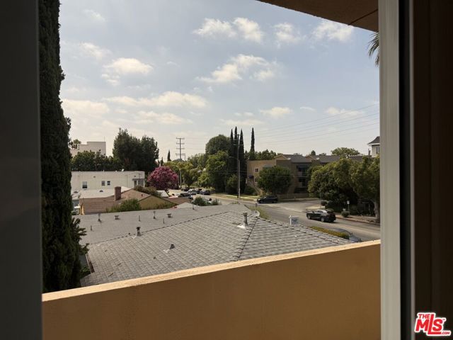 10840 Camarillo Street, North Hollywood CA: https://media.crmls.org/mediaz/f7fa7626-a8cb-4526-928a-8e0b275e8ebb.jpg